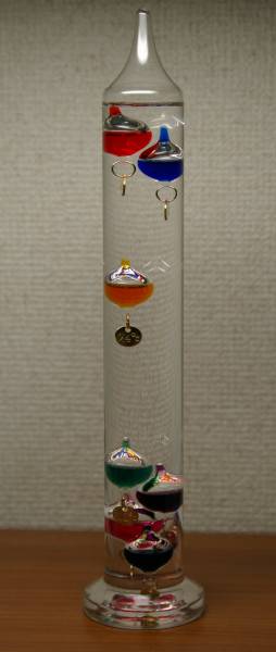 Galilei Thermometer mit 4 Kugeln und vergoldeten Plomben blau